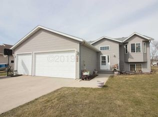 605 3rd St E, Horace, ND 58047