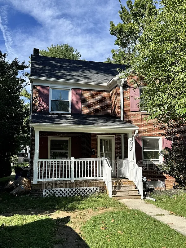 3 bed, 1.5 bath, 1500 sqft, $2,100 — Photo 4