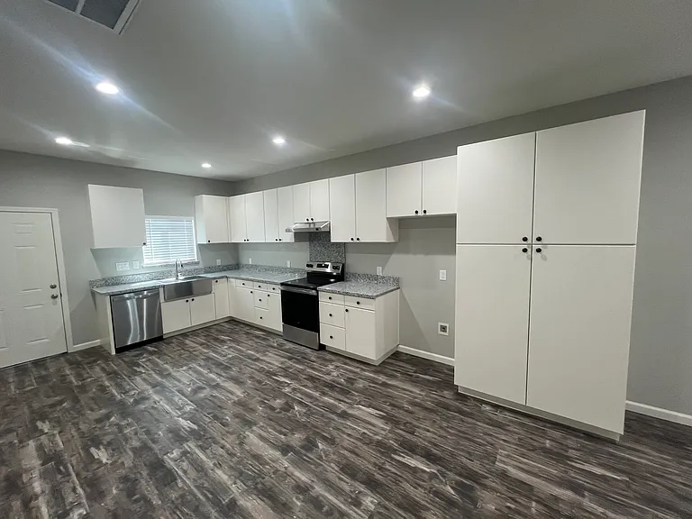 202 W 7th St — Photo 9