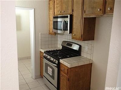 5th image of 1649 Waudman Ave