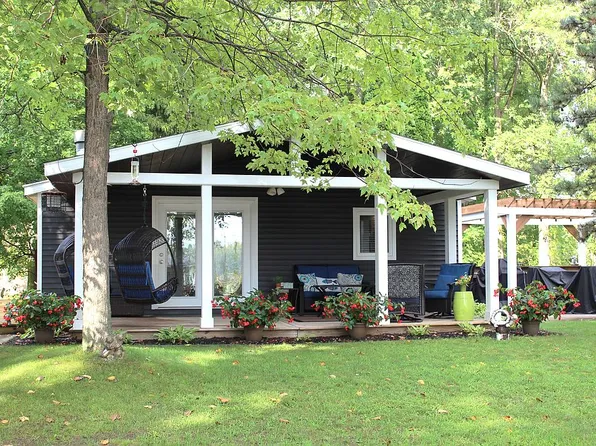 46270 Leedy Point Rd, Bloomingdale, MI 49026