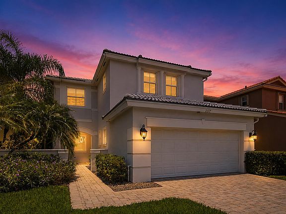 3rd image of 207 Isle Verde Way