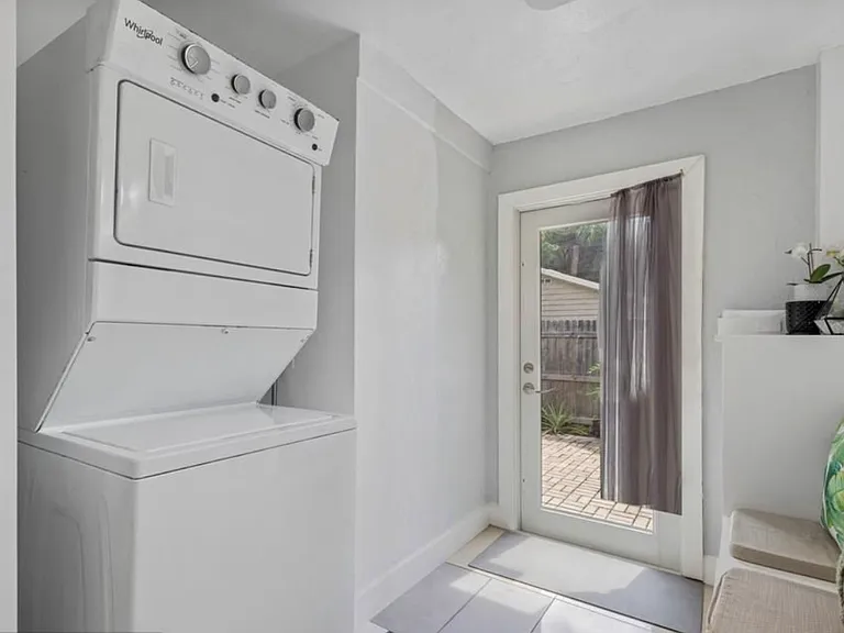 425 El Prado #A — Photo 4