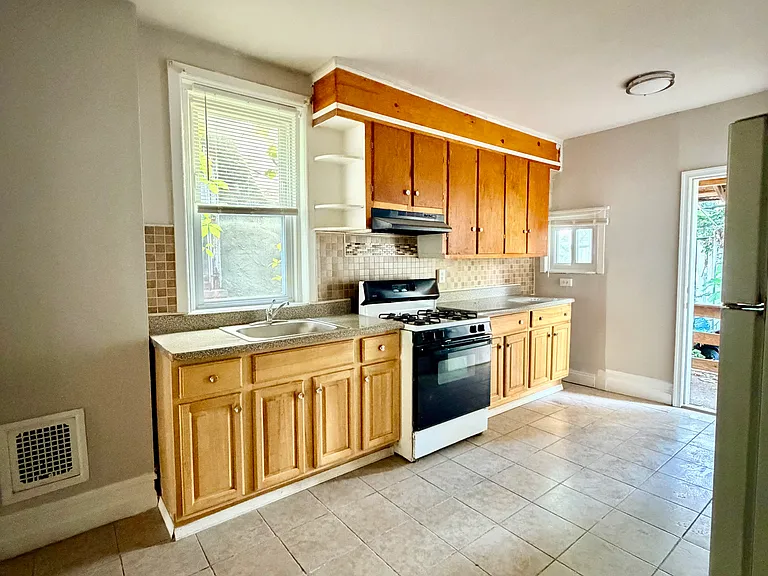 27 N Edgewood St — Photo 5