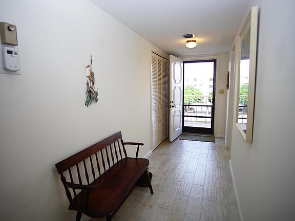 3rd image of 300 N A1a APT I305