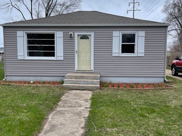 1303 Catalina Rd, Machesney Park, IL 61115