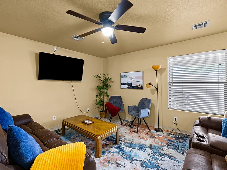 1303 Fountain Loop — Photo 3