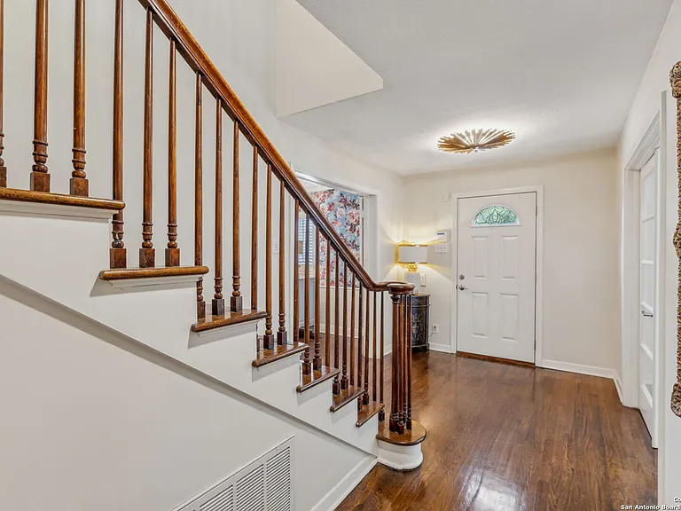 106 Morningside Dr — Photo 4