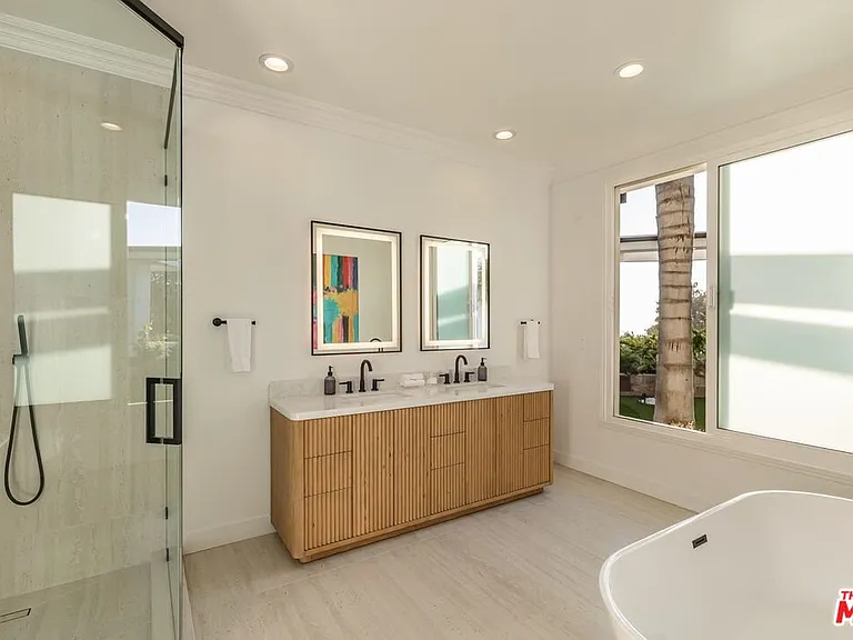 560 Chalette Dr — Photo 19