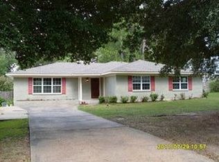 513 Holiday Cir, Pineville, LA 71360