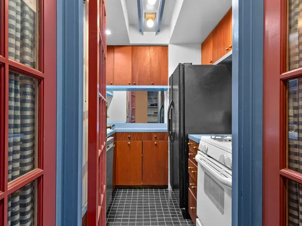 220 East 57th Street image 5 of 5