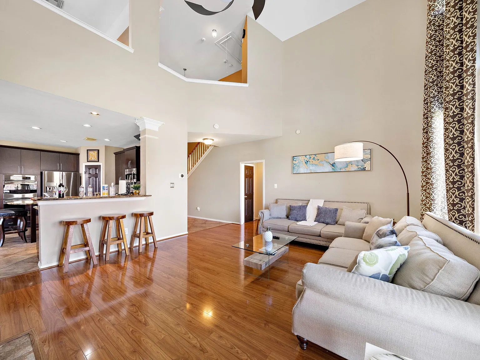 4 bed, $7,050 — Photo 4