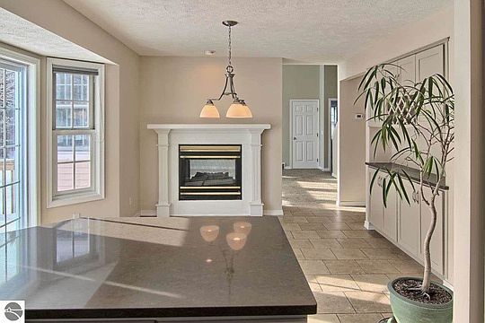 4th image of 4398 Stoneridge Dr