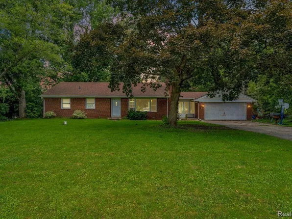 6481 Davison Rd, Burton, MI 48509