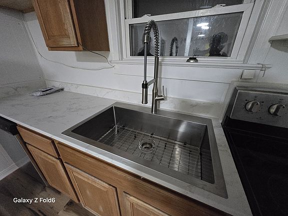 4th image of 23 S Jefferson St #3
