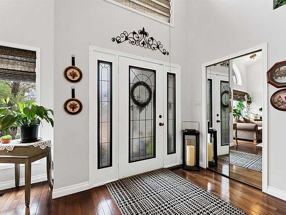 4th image of 612 SE Sangster Cres SW