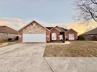 1203 SW Willow Bend Ave, Bentonville, AR 72713