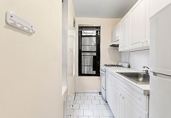 2nd image of 245 E 39th St APT 5C