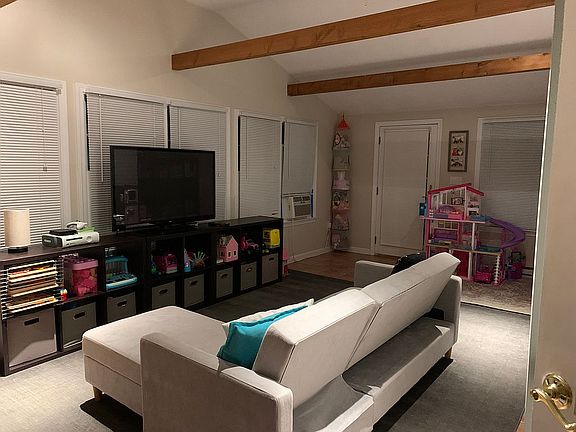 5th image of 9 Hamilton Dr