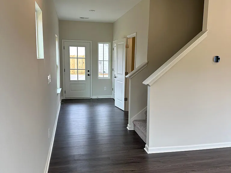440 Couples Dr — Photo 2