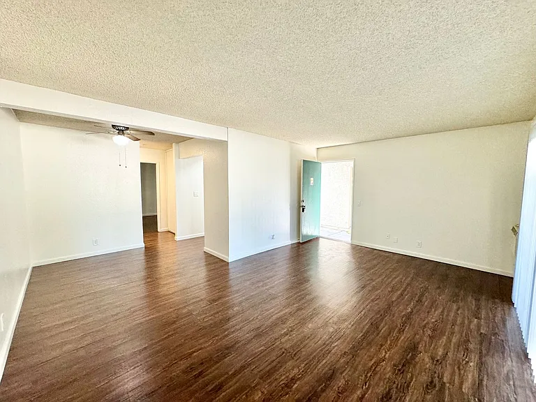 Daisy Apartments — Photo 7