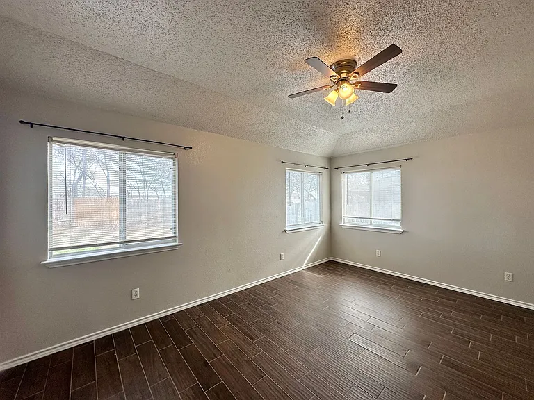 1910 Michele Dr — Photo 16