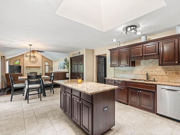 4th image of 17500 Brook Hill Dr