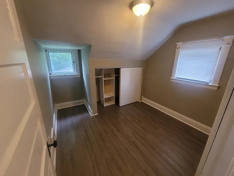 1327 Summit Ave — Photo 14