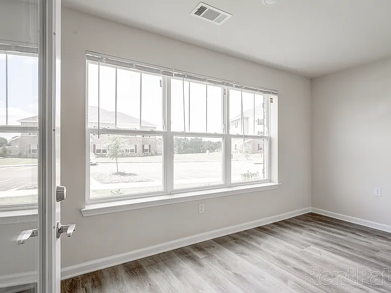 Foxhill Ridge Apartments — Photo 23