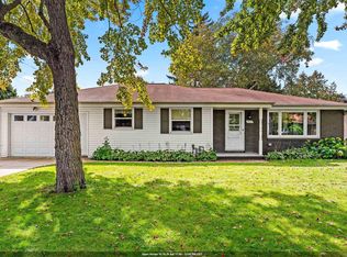 1575 Forest Glen Dr, Green Bay, WI 54304