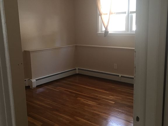 4th image of 34 Hillside Ave