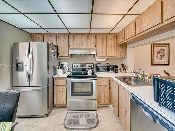 5th image of 10402 Sunrise Lakes Blvd APT 112