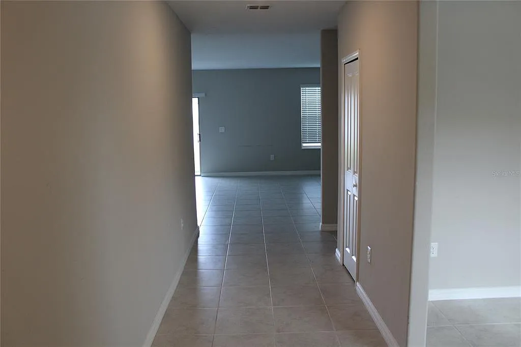 4 bed, 2.5 bath, 2635 sqft, $3,000 — Photo 3