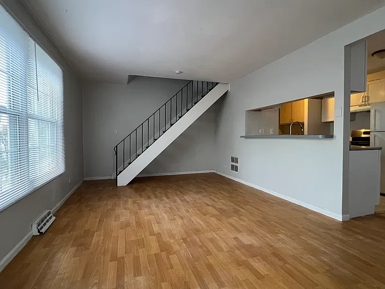 461 James Ct #B — Photo 2
