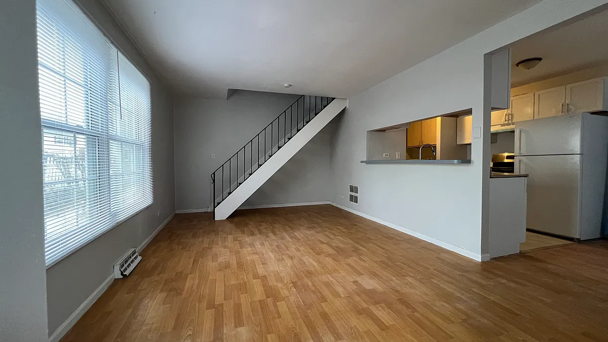 Building Photo - 461 James Ct #B