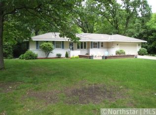 275 Edgecumbe Dr, Mahtomedi, MN 55115