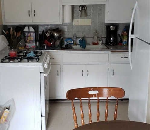 2nd image of 723 E Centerway