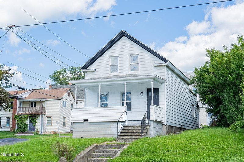 3rd image of 142 Saratoga Avenue