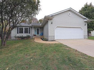 11 Pheasant Dr, Farmington, MO 63640
