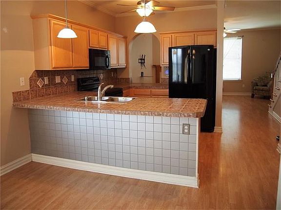3rd image of 38 Brandon Hall Dr