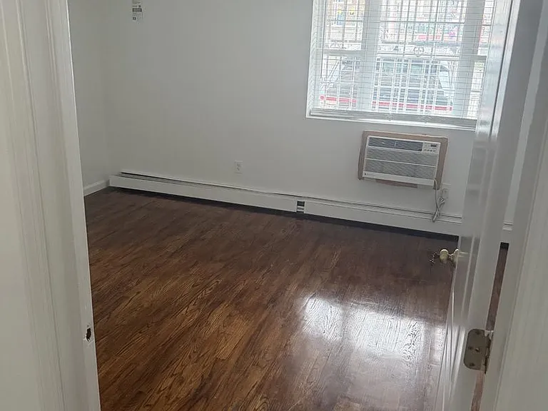 1827 Tomlinson Ave — Photo 5
