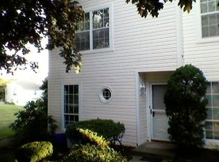 18 Banbury Ct, Holland, PA 18966