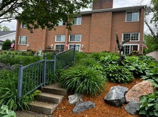 236 Barry Ave S #236, Wayzata, MN 55391
