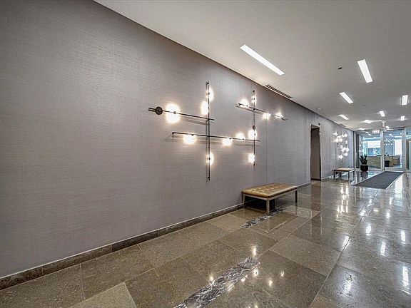 3rd image of 1901 S Calumet Ave #2510