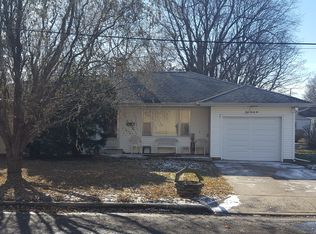 921 Haner Ave, Taylorville, IL 62568