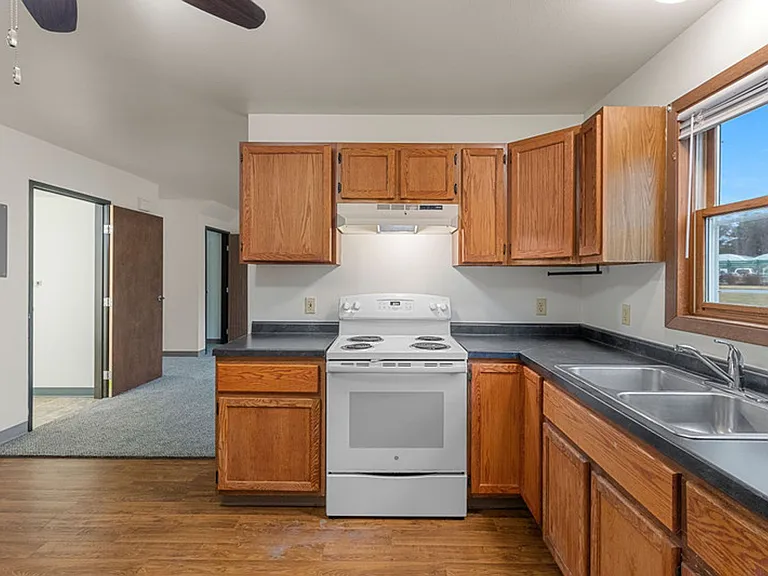 Hickory Drive and Pinecrest Apartments — Photo 5