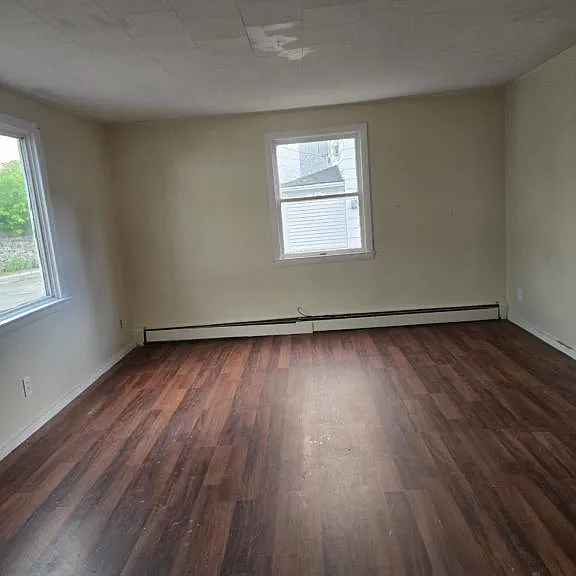 563 Cheshire St — Photo 1