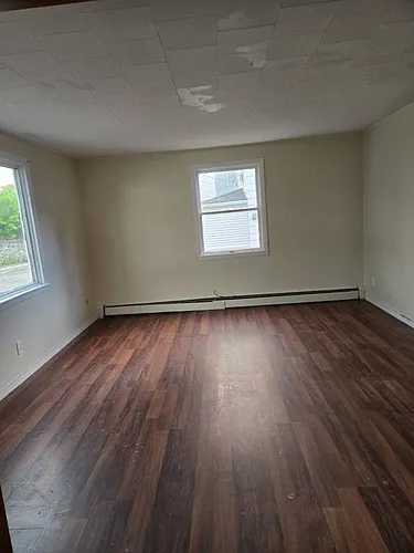 563 Cheshire St Photo 1