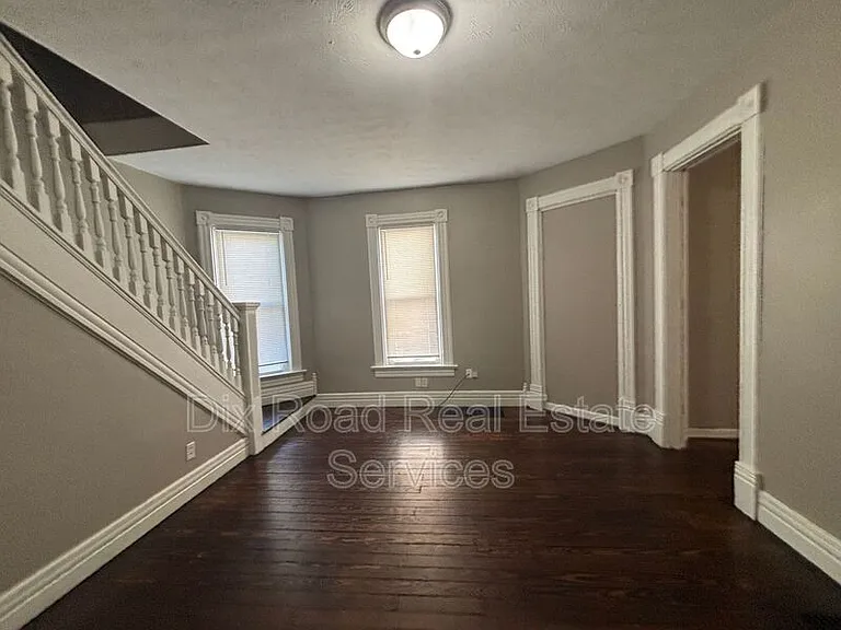 67 S McGee St — Photo 7