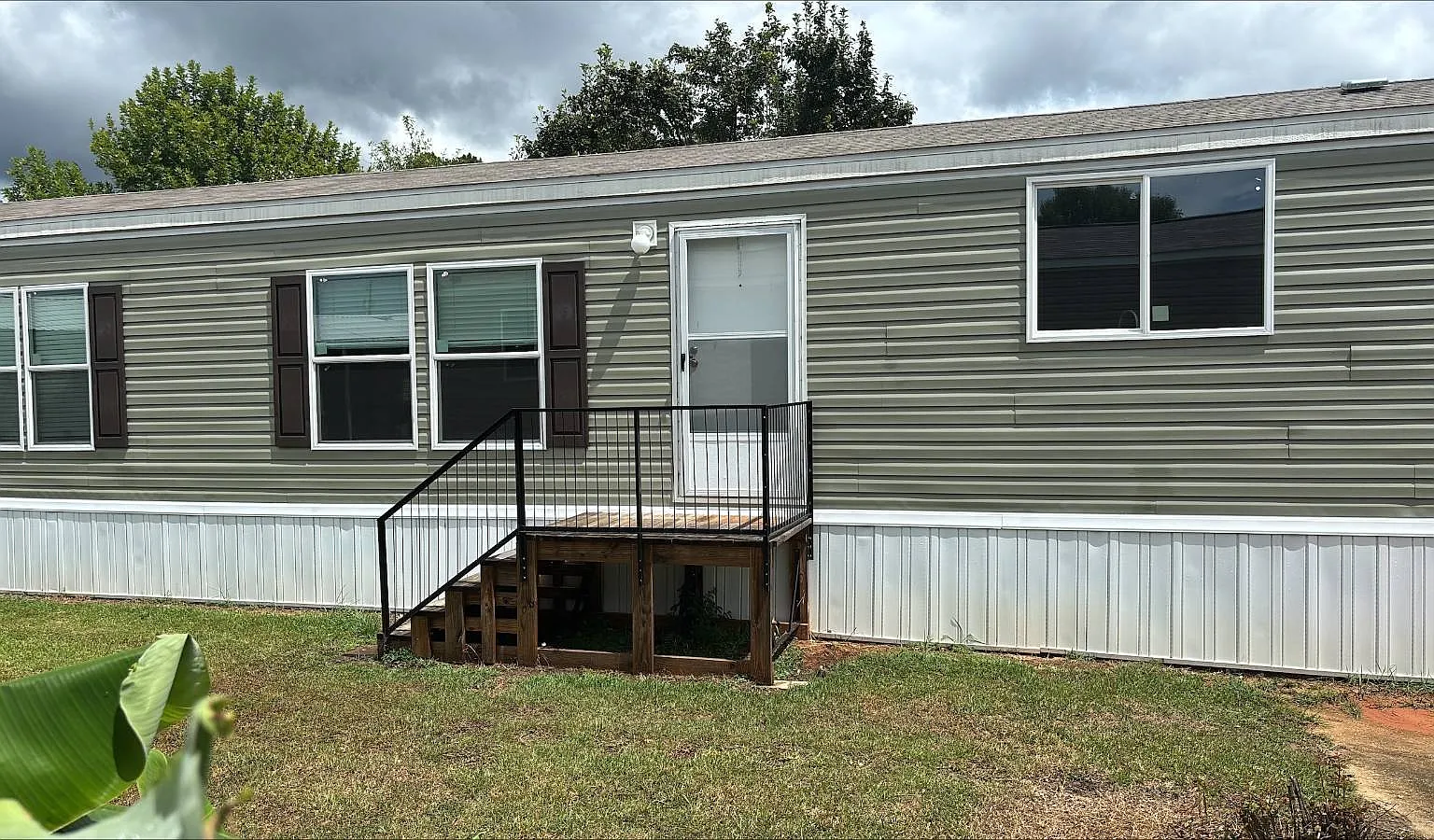 3 bed, 2.0 bath, 1064 sqft, $1,200 — Photo 2